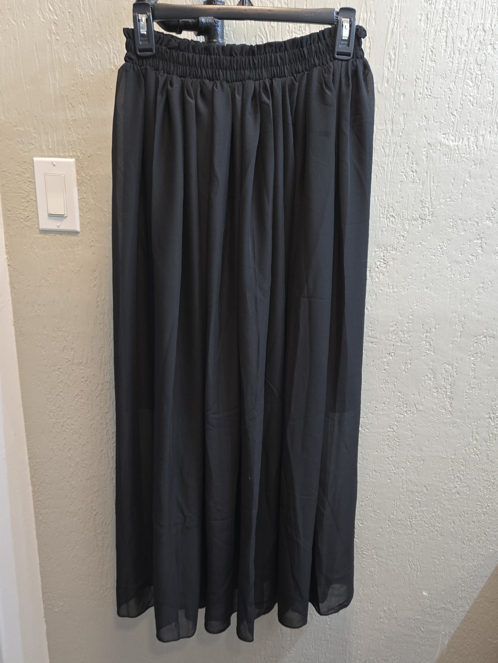 Women’s Black Elastic-Waist Chiffon Maxi Skirt - Picture 2 of 5